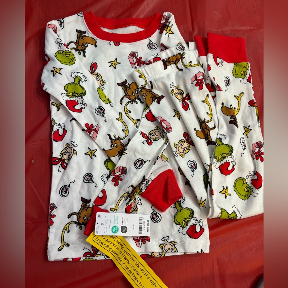 NWT grinch pjs 5